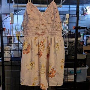 GT1 LOVE TREE Floral Crochet-Bodice Romper